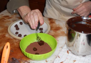 Preparazione tartufi al cioccolato